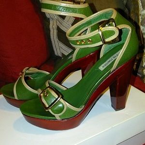 Contour Style Shoes Green Leather